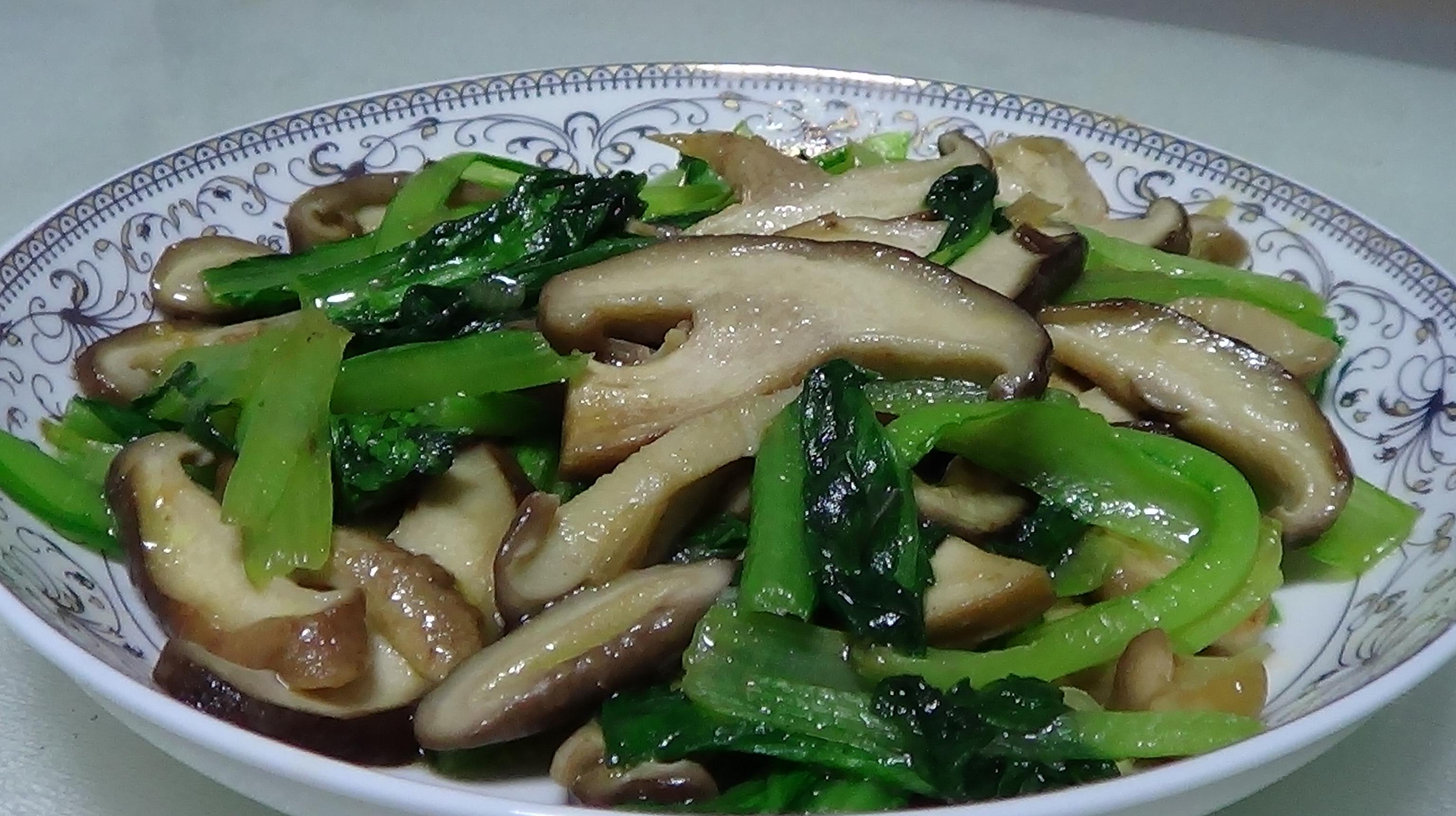 这道素菜要收藏了,香菇炒小白菜,清淡好吃又营养,做法还简单!
