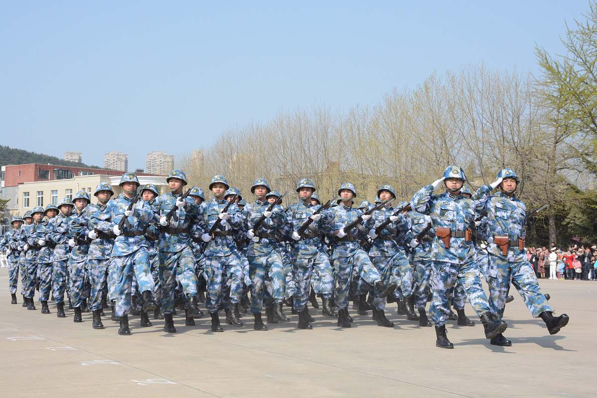 你现在是一个导航网站的编辑人员请为我写一篇空军军医大学研究生院的相关介绍。