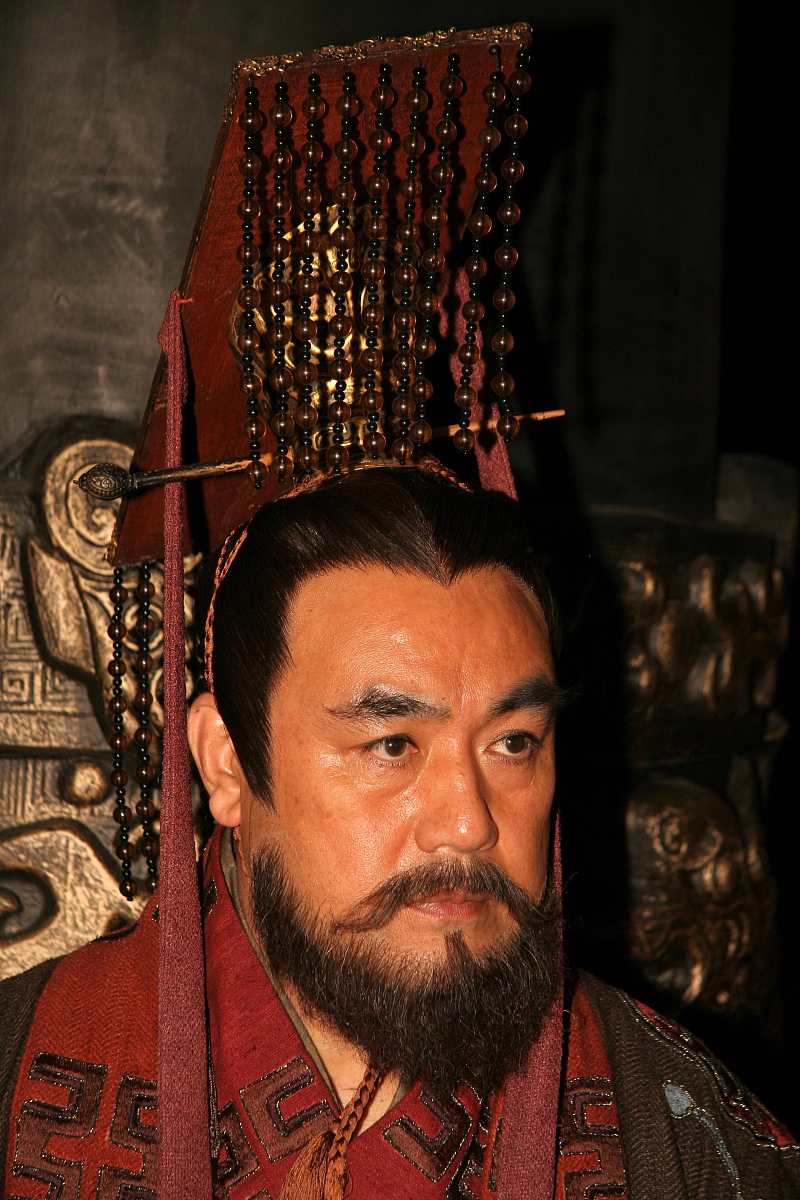 请你作为一个历史学家根据三国时期最具影响力的政治家——曹操传出文案不少于600字