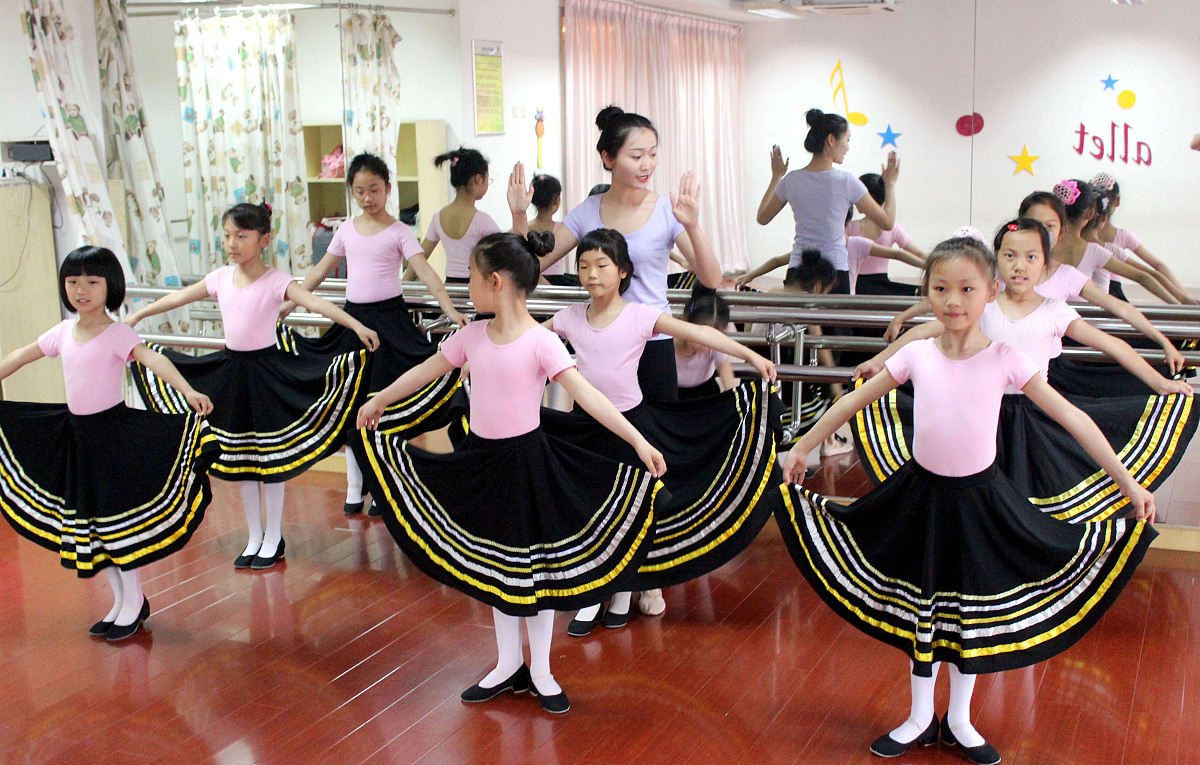 平江县璐璐艺术职业学校2021年招生：圆你艺术梦想