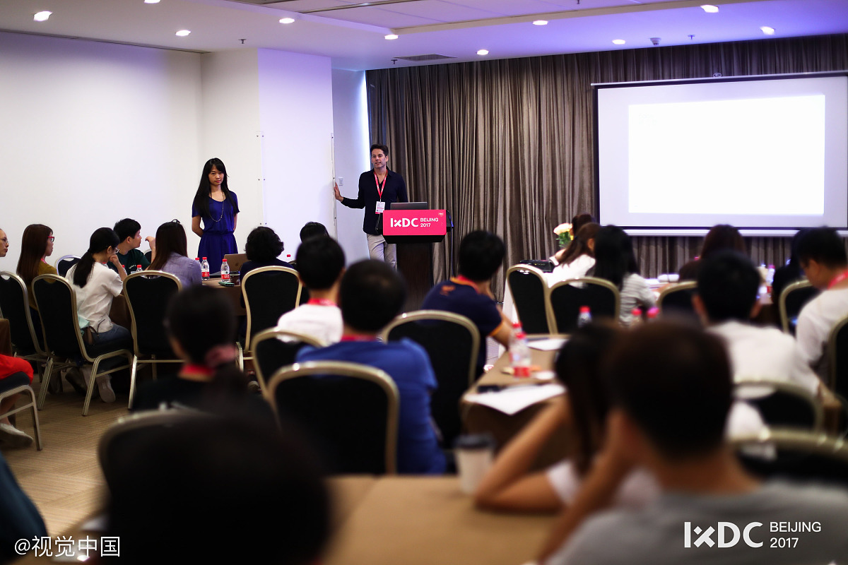 修改以下稿件，改变说法：

会上，学院各专业负责人汇报了人才培养方案修订情况。与会专家对各专业前期调研和准备工作给予了充分肯定，并针对各专业人才培养总体目标定位，课程体系结构、实践教学、交叉课程的设置与安排，课程体系对培养目标和毕业要求的支承度，培养方案与学生发展发展需求的契合度以及“新工科”建设要求等进行了深入交流和讨论。