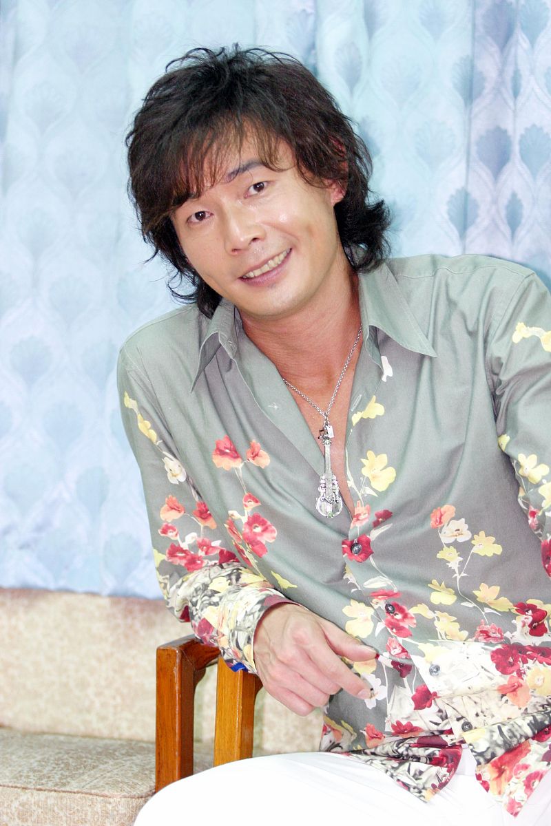 2004年10月15日,应广西电视台文体频道邀请,黄品源来南宁举办"品味好