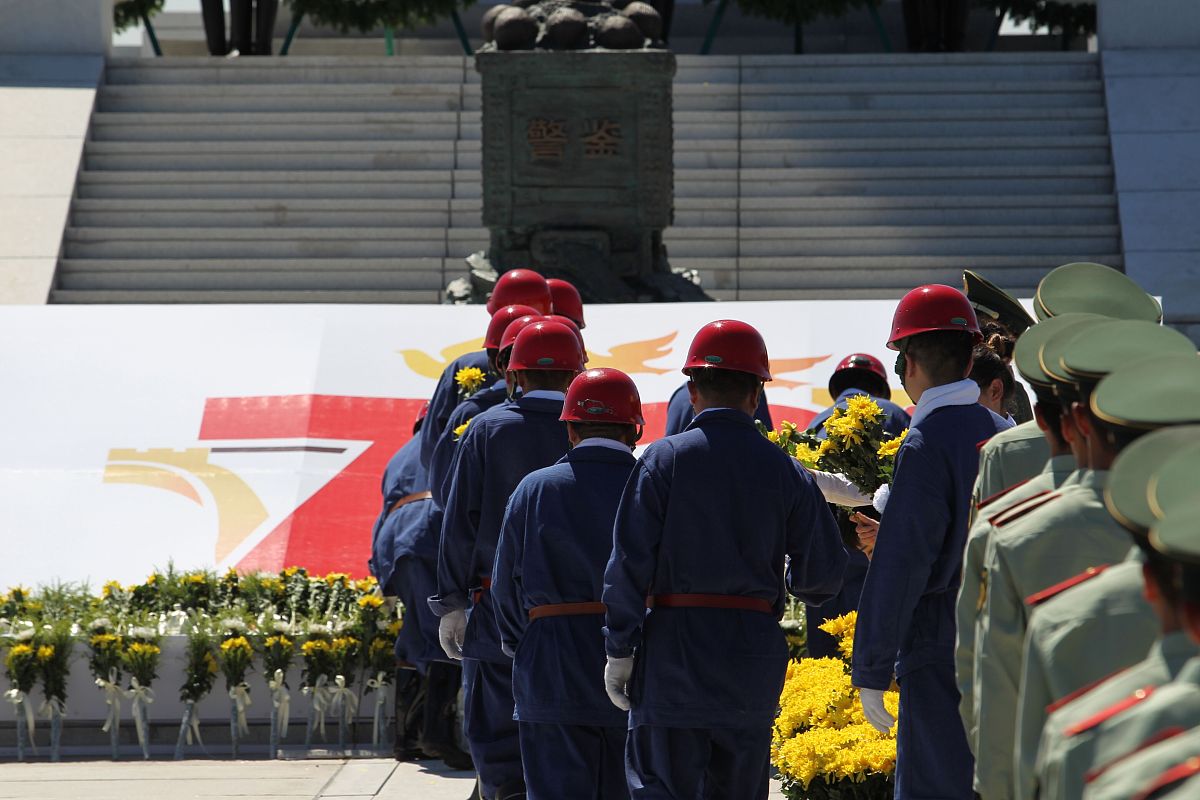 2015年08月15日,辽宁阜新,阜新万人坑遗址开展反法西斯暨中国抗日战争