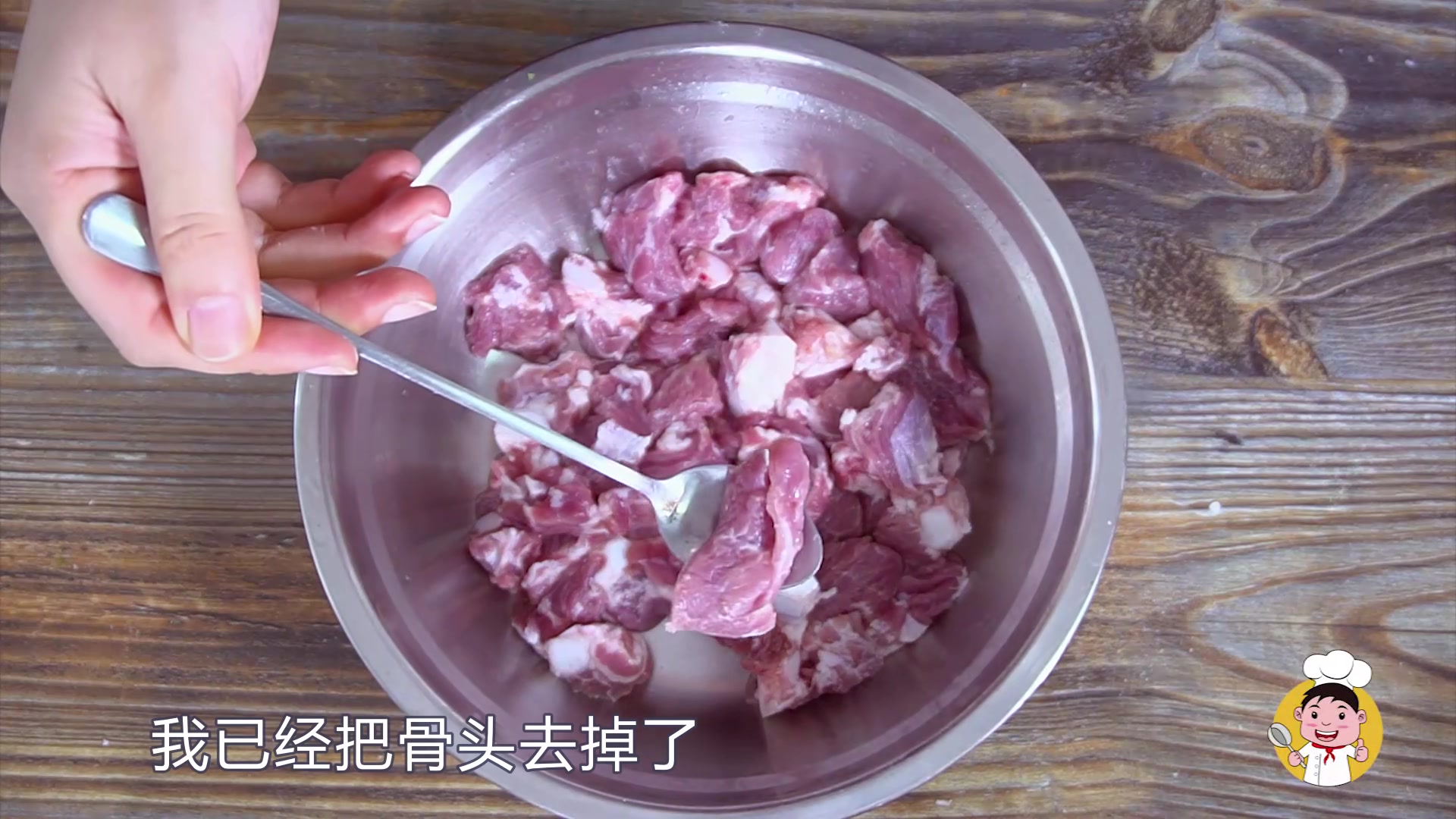 排骨别炖汤了,加上韭菜这样做,比红烧排骨好吃,一顿3斤不够吃