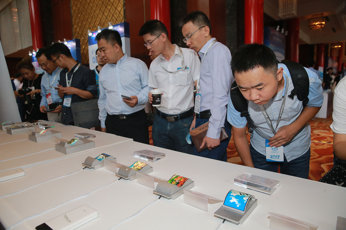 OLED 显示技术：外观、特性及优势