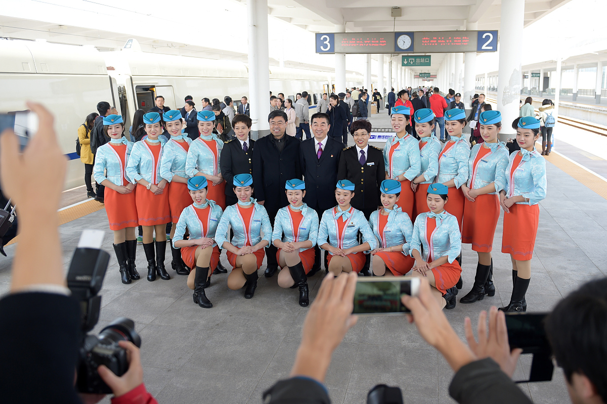 成都市中专学校高铁乘务专业怎么考大专