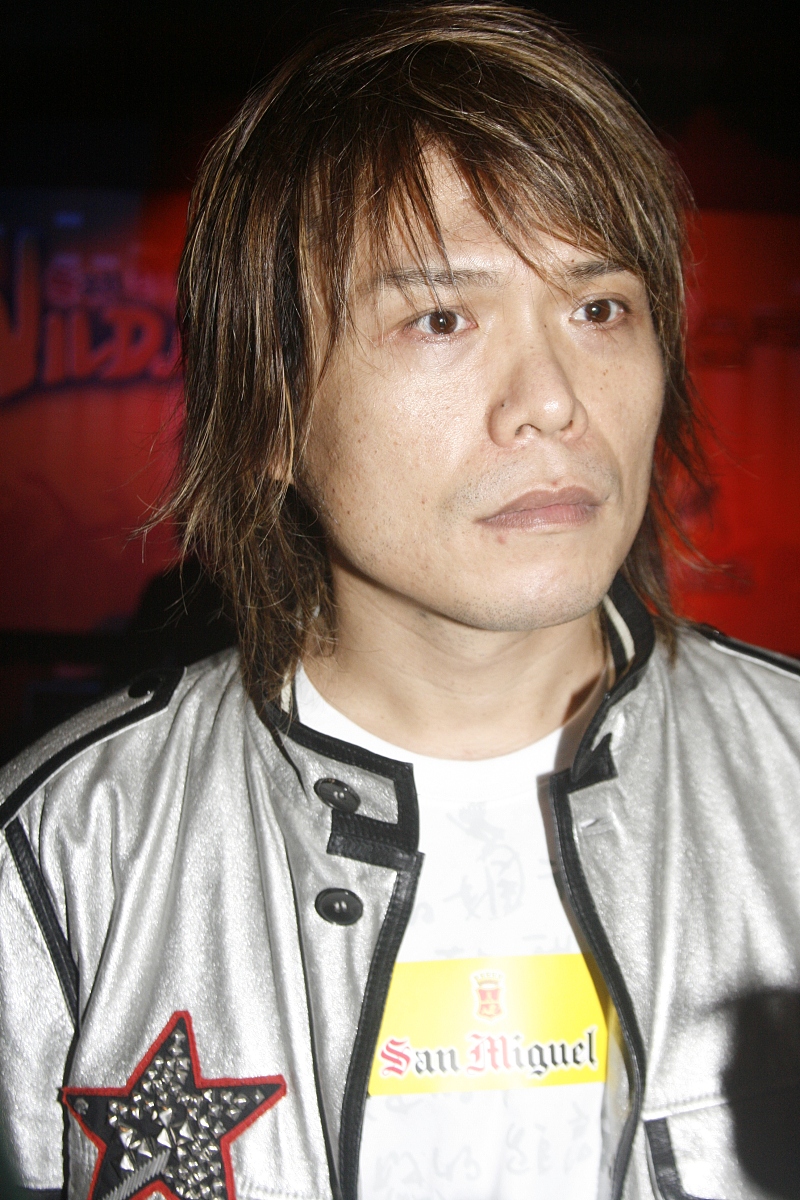 2008年12月4日,香港,伍伯为即将举行的wild day out演唱会进行彩排.++