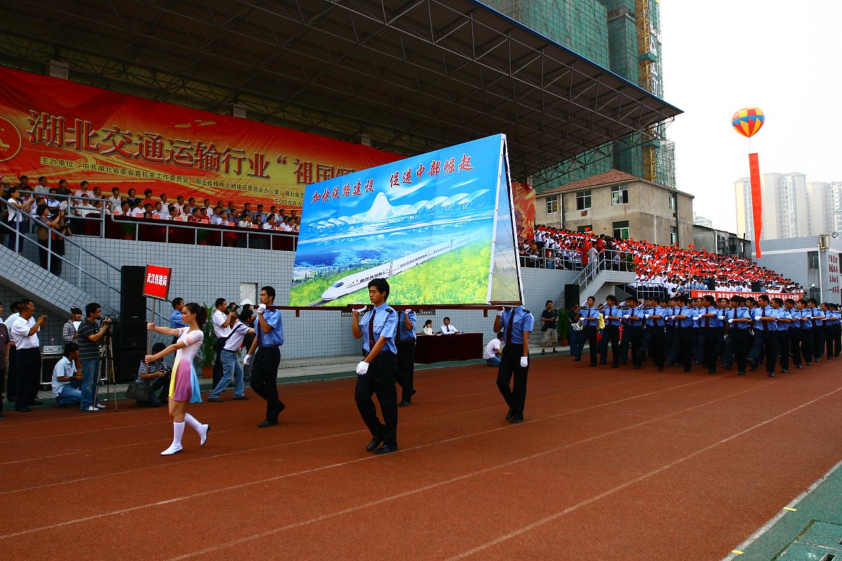 四川铁路学校2014级新生入学典礼：欢迎加入铁路大家庭