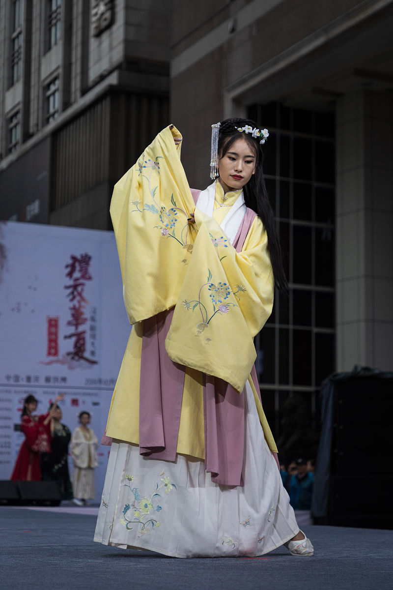 古代白色服饰：权力、纯洁与高贵象征