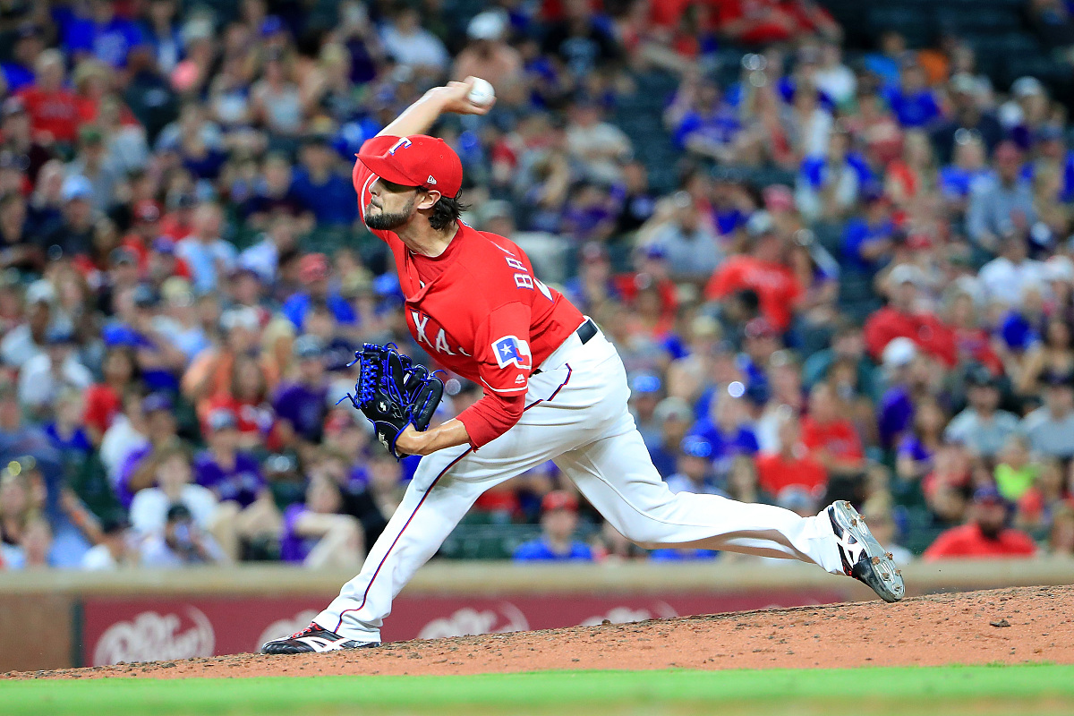 arlington, tx - jun<strong>e</strong> 15:  tony barnette #43 of the texas rangers