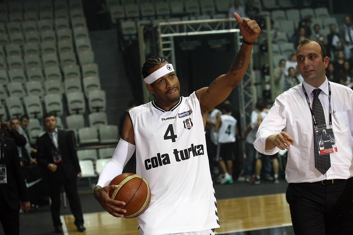 科比姓什么科比的姓氏是布莱恩特Bryant。NBA表现最不尽如人意的是个状元NBA表现最不尽如人意的状元可能是俄克拉荷马城雷霆队2013年选秀时选中的安德烈-罗伯森Andrea Roberson了。虽然他在大学时期表现出色但进入NBA后他的进攻能力一直不足并在防守端也没有达到预期水平。此外他在2018年受伤后一直没有回到比赛状态目前也还在伤病恢复中。因此可以说他是近年来表现最不尽如人意的状元球员之