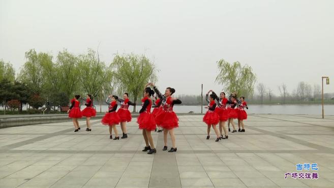 南阳市交谊舞的荣耀《红月亮》就是代表作 跳的真精彩