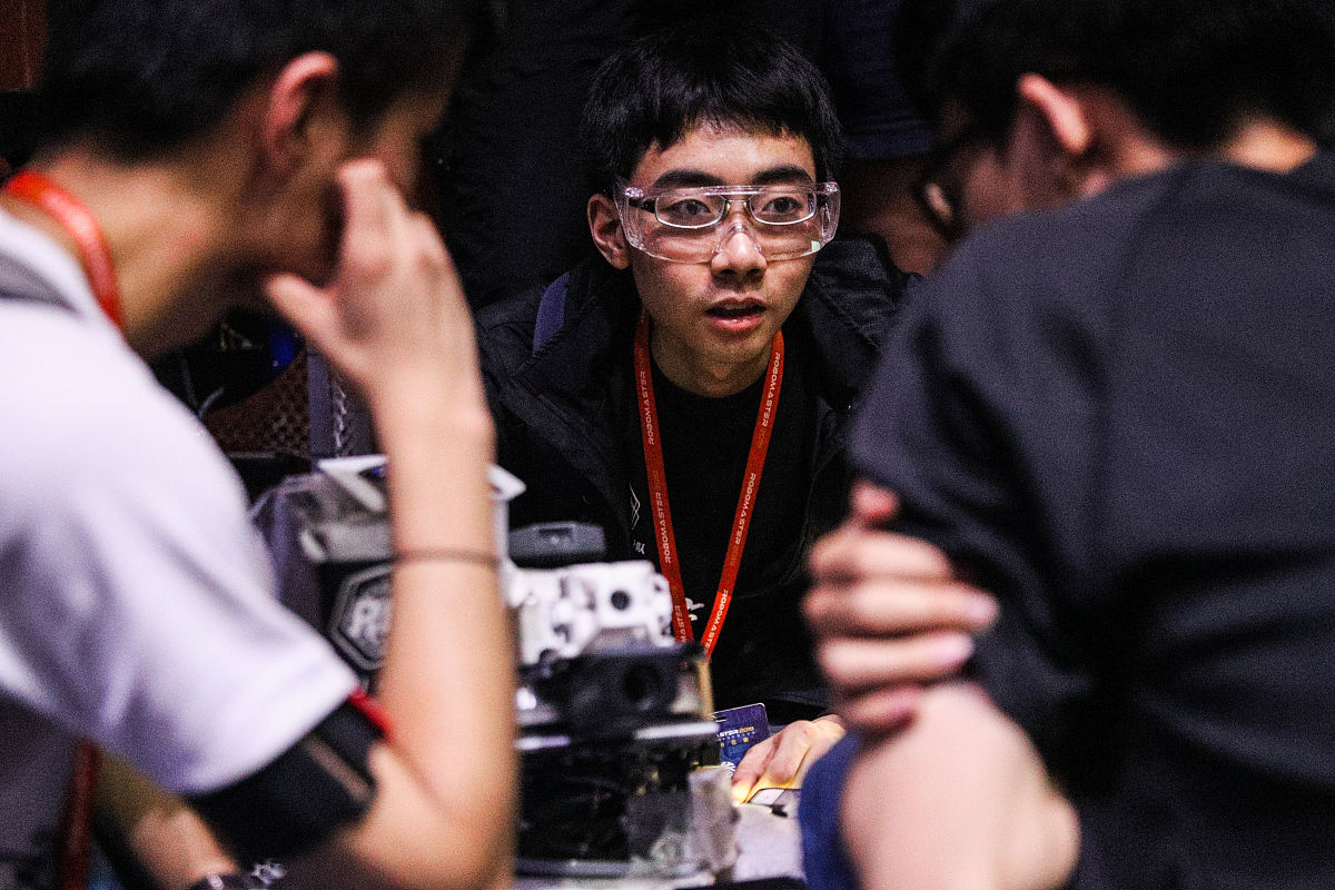 RoboMaster 比赛全解析：从兵种到战术，解答所有疑问