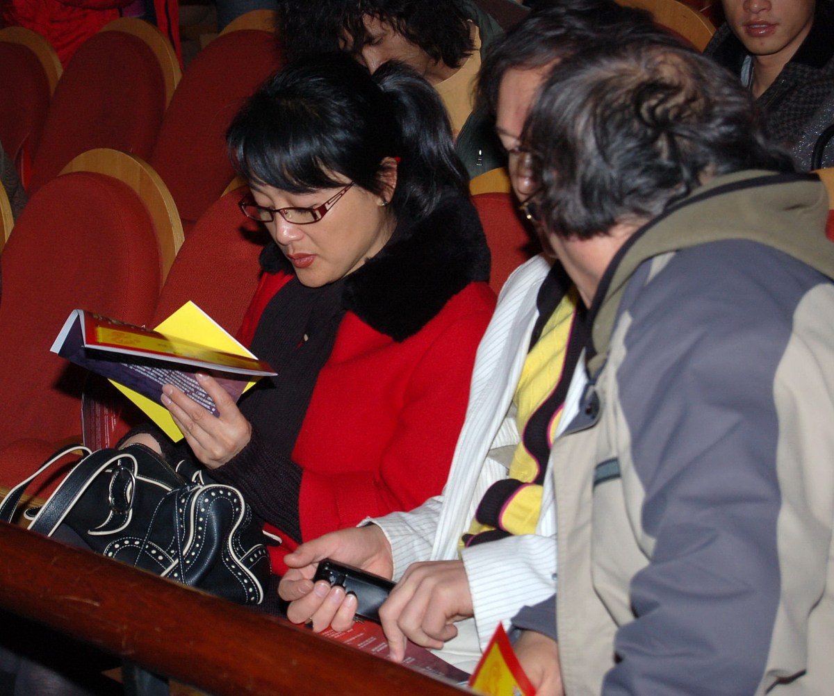 2007年 11月 27日 , 北京 , 古装 搞笑 音乐剧 《 奉旨 越狱 》 在 天