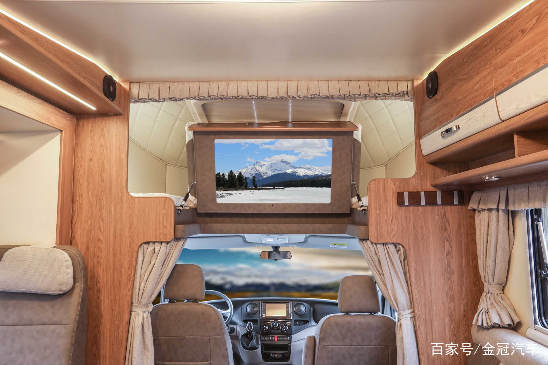金冠格林卡诺拓展房车:洗衣机、微波炉、太阳能,你想要都配齐!_14 金冠格林卡诺拓展房车:洗衣机、微波炉、太阳能,你想要都配齐!_14