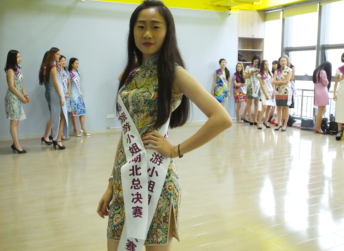 2016年5月27日讯,湖北宜昌,40位参加国际旅游小姐大赛的美女选手在素