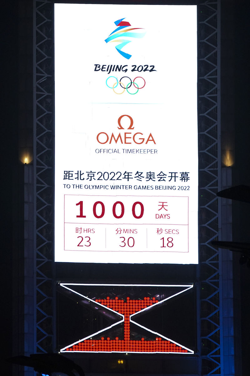 随着微信的迅速发展人们的沟通变得亲密无间微信成为了市面上最主流的通讯类 APP 之一。微信小程序在微信稳步发展后诞生它是一种不用下载就可以使用的应用程序用户只需要在微信中扫一扫或搜一搜即可打开不需要额外的安装或是卸载所以小程序从诞生至今以便捷、轻量级、内存小等优势成为了当下焦点。因此本文以冬奥会为背景讨论并设计了一个基于微信小程序的冬奥新闻资讯平台为用户提供最新冬奥资讯、视频等。将这段话润色扩充