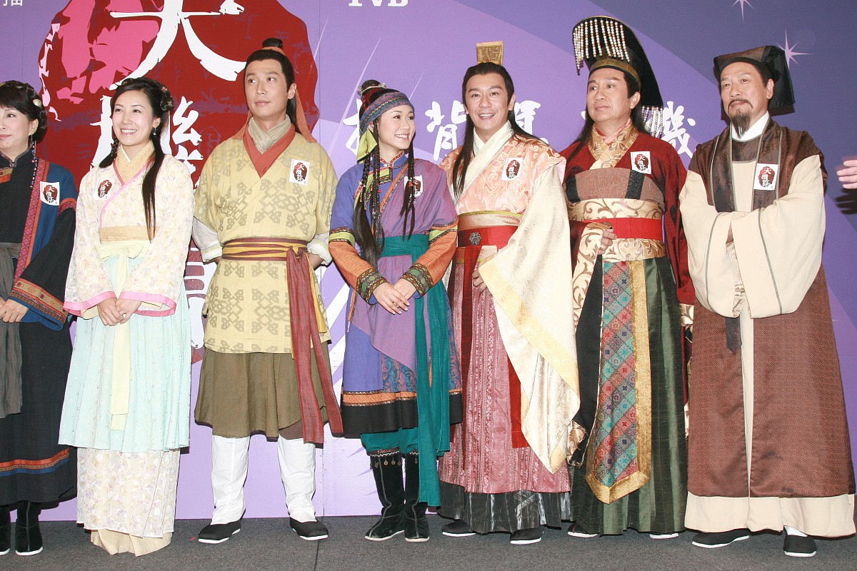 中国港台电视剧碧血青天杨家将暴怒发疯黑水神宫宫主女人韦青妍和新加坡电视剧鹤啸九天白莲教主女人萧遥比起来谁的披头散发最多最长最乱最疯帮我用210字详细描述