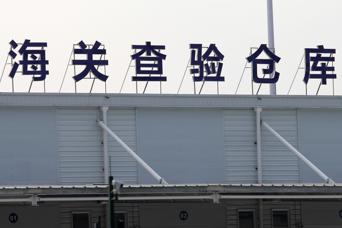 写一篇新闻报道以长沙综合保税区首单跨境进口香水业务落地要求体现法国香水多部门联合推动监管创新实现安全合规存储以小切口推动制度创新助力产业发展