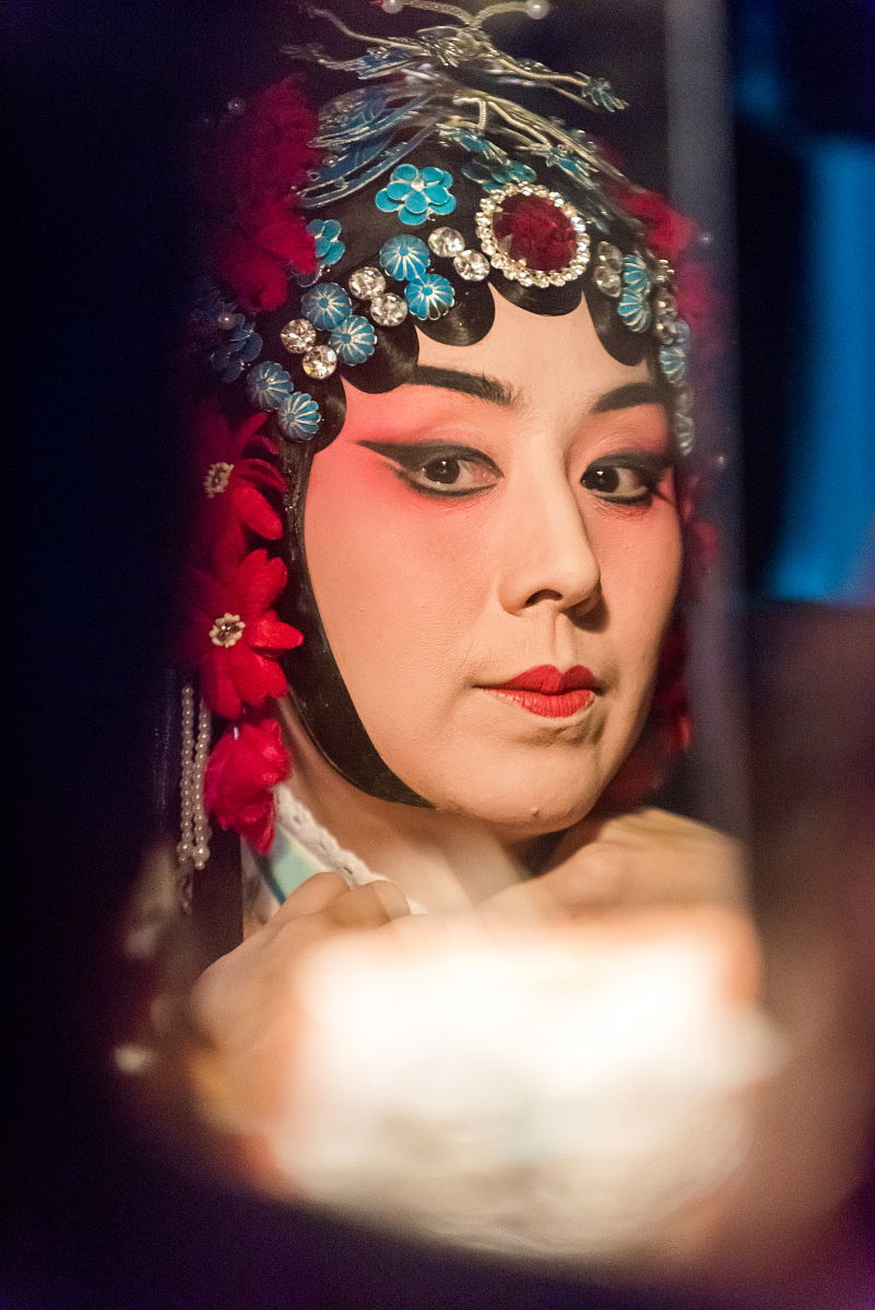 2016年10月27日,上海,京剧《宇宙锋》台前幕后花絮.***_***2016年10月