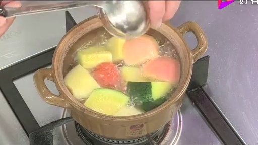 吃饭之前来一碗排毒汤,放松肠胃更易消化!食材做法都很简单!