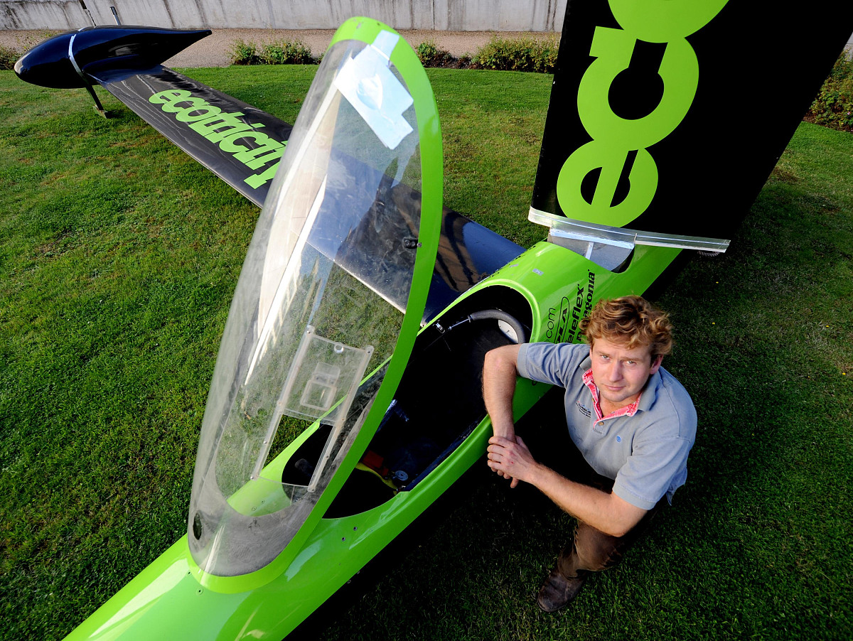 形容速度快：迅捷、迅疾、敏捷