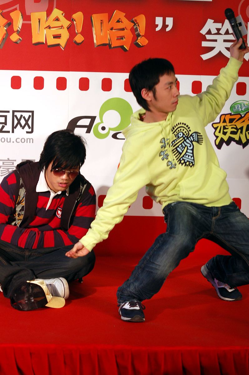 2008年3月18日,北京,网络当红组合"后舍男生"参加了2008全民"哈!哈!哈