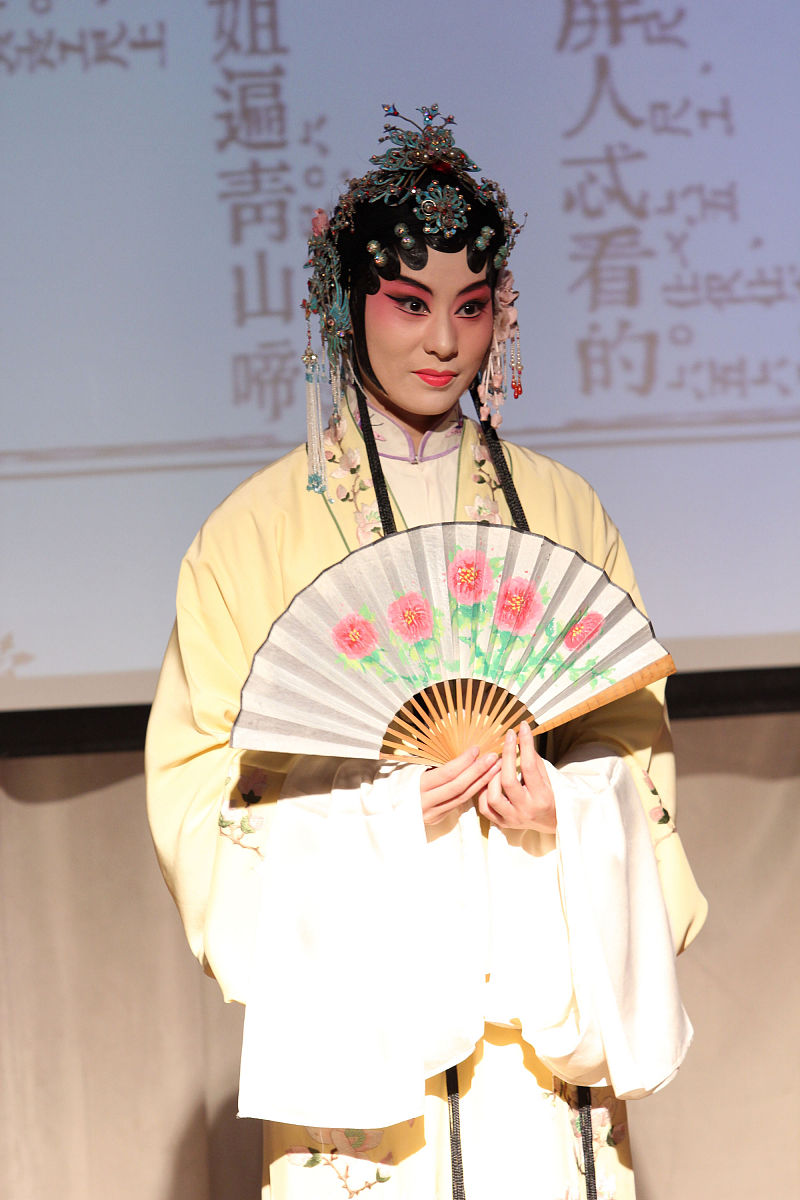2014年4月16日,武汉,参加中华戏曲文化节演出的苏州昆剧院演员刘煜应