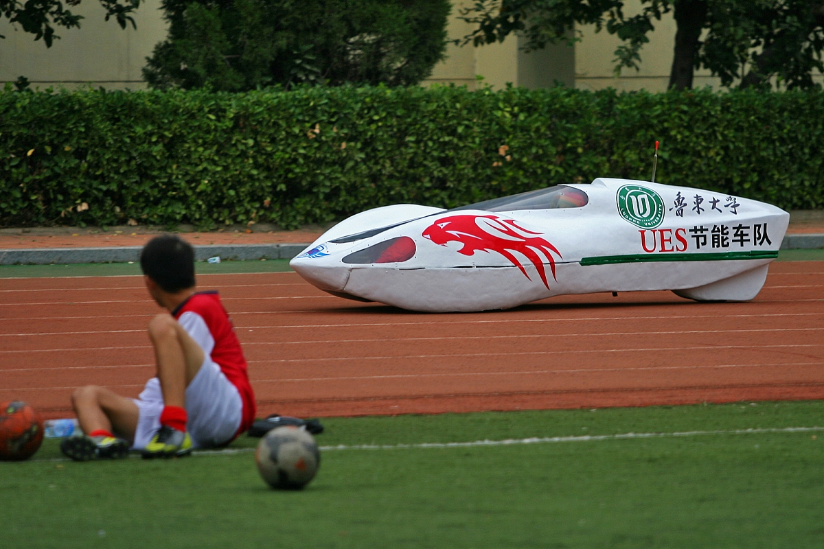 ***_***2014年09月16日,在山东烟台鲁东大学,试车手驾驶节能汽车在操