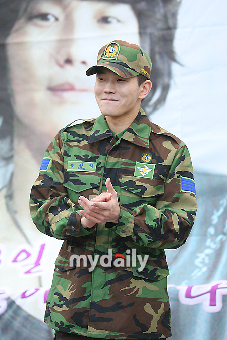 蔡亨源服兵役时间：曾在台湾陆军服役