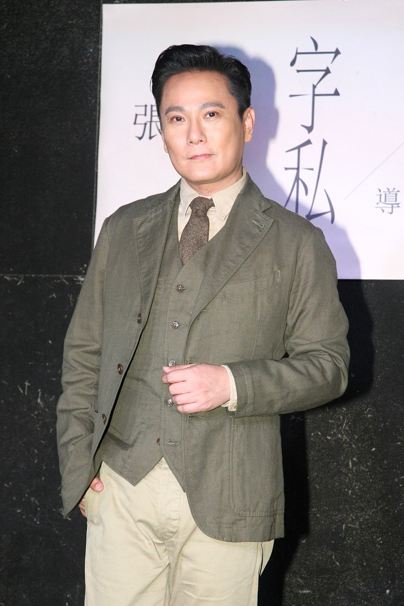 微博上有个点赞功能你可以为你喜欢的博文点个赞表示支持。每篇博文都有一些刻画其特性的标签而你点赞的博文的类型也间接刻画了你的特性。然而有这么一种人他们会通过给自己看到的一切内容点赞来狂刷存在感这种人就被称为点赞狂魔。他们点赞的标签非常分散无法体现出明显的特性。本题就要求你写个程序通过统计每个人点赞的不同标签的数量找出前3名点赞狂魔。输入格式：输入在第一行给出一个正整数N≤100是待统计的用户数。随后