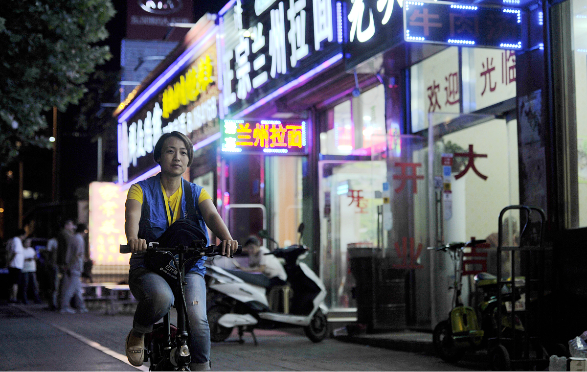 和朋友一起看电影？今晚可能不行！