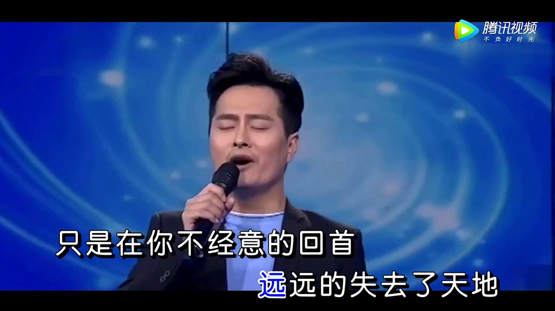 [图]云飞演唱《远远地看着你》,深情演绎,唱出了淡淡的忧伤之情!