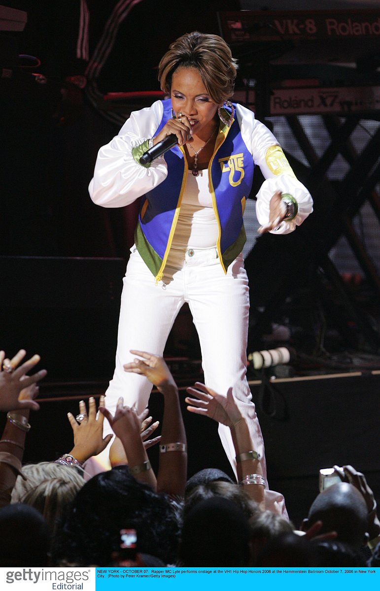 new york - october 07:  rapper mc lyte performs onstage at the v