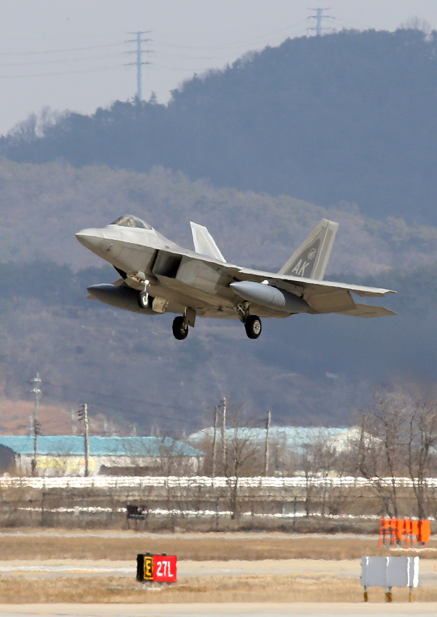 红外探测制导系统原理及应用：探测制导与控制复杂工程问题的解决方案