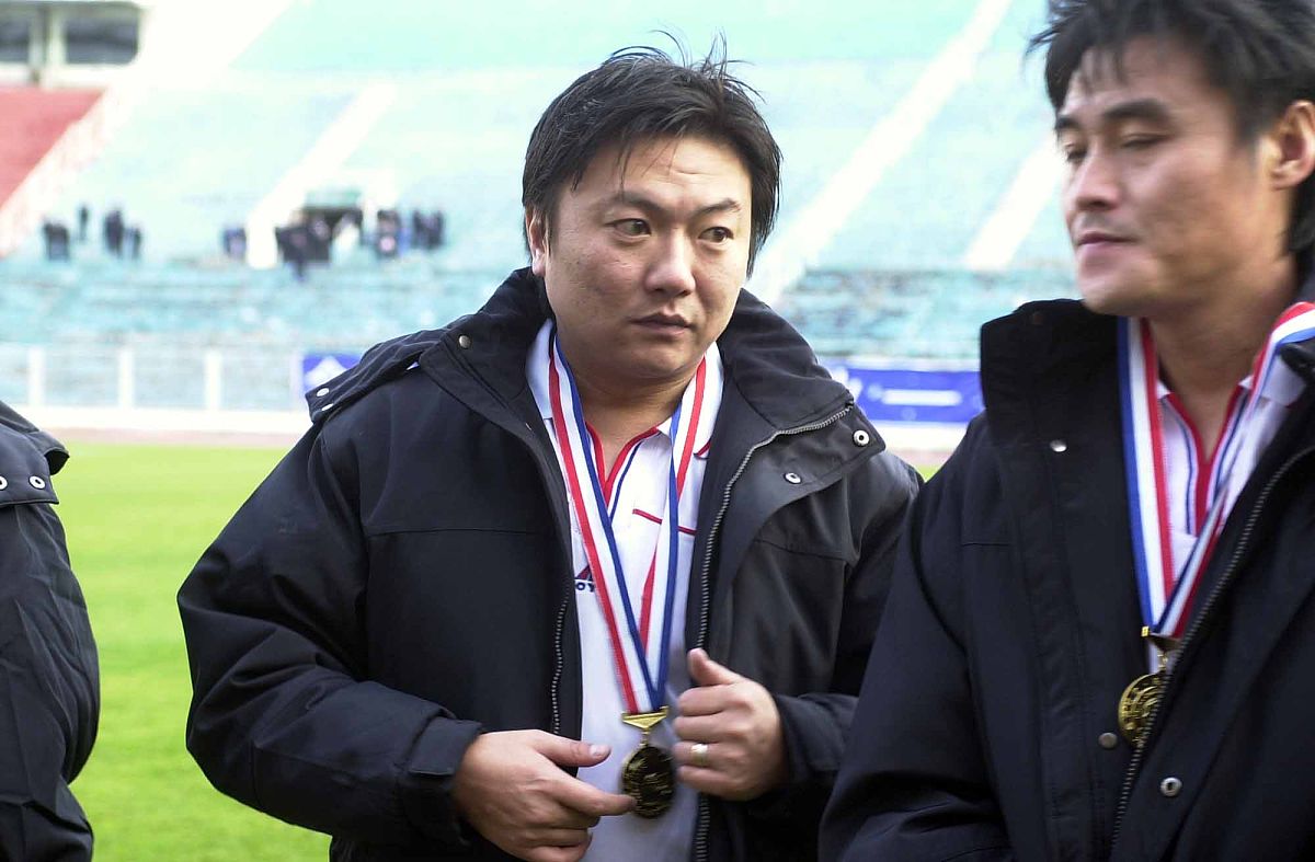 冯巩海参段子引热议：调侃国足，还是消费流量？