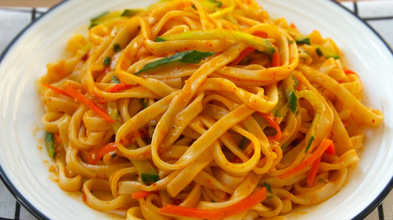 面条这样吃才过瘾,教你黄磊同款凉拌面,美味难挡,1大盘不够吃