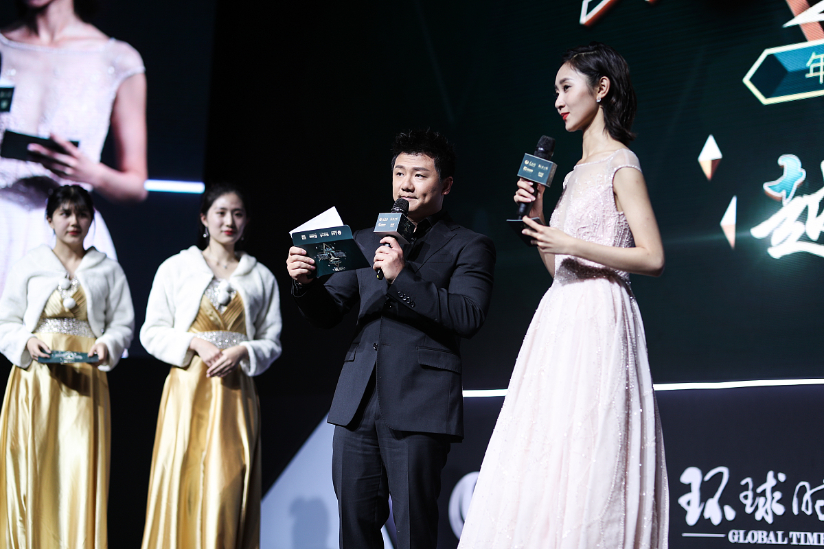 帮忙写一篇近期娱乐圈的文章