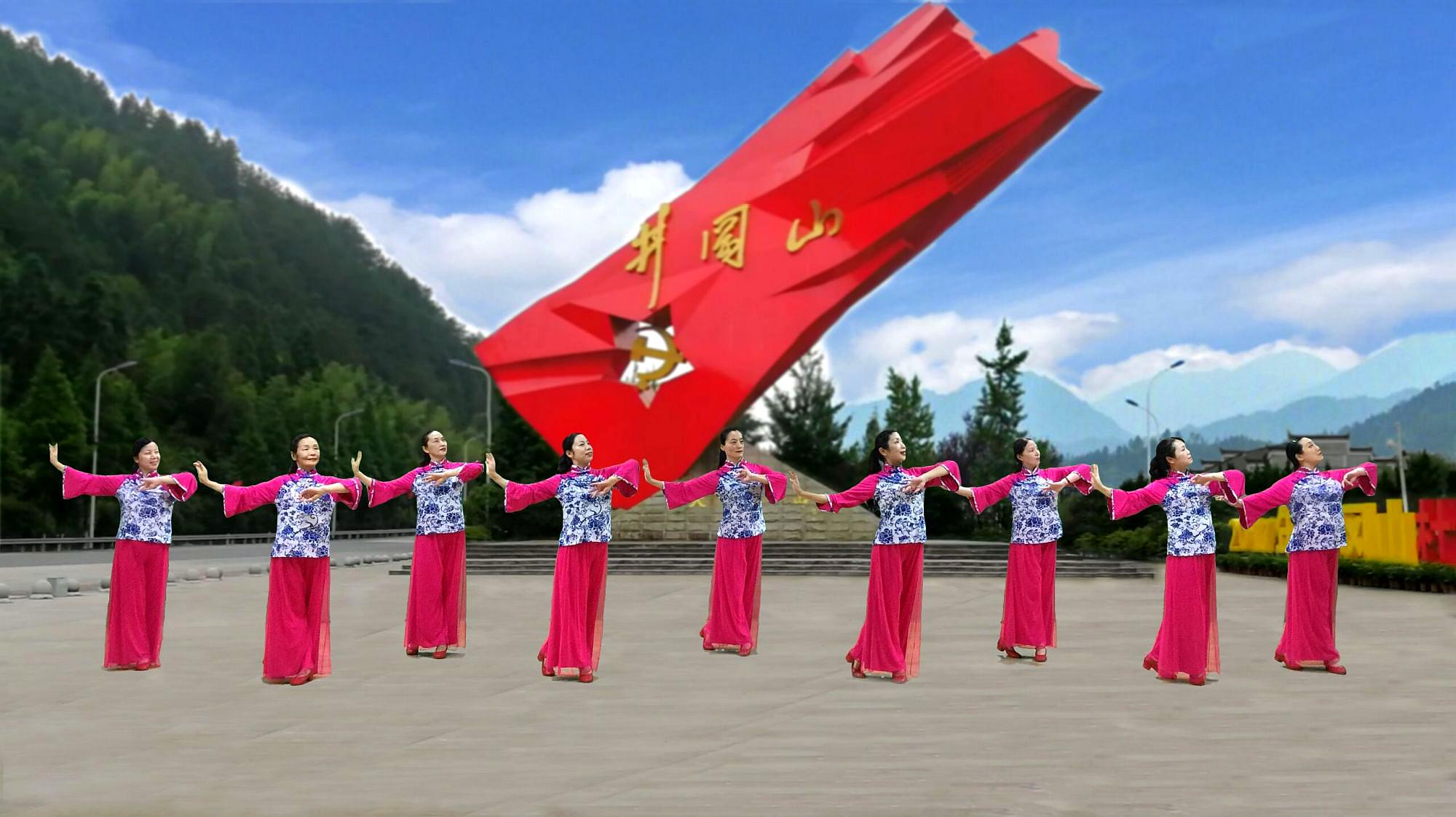 经典广场舞《十送红军》抒发了人民群众对红军的深厚感情和期盼!