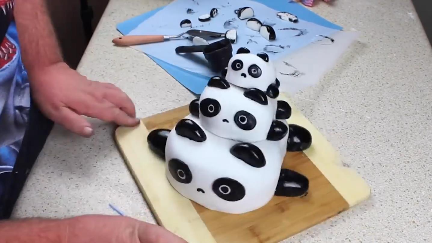 憨憨的熊猫蛋糕,模样太可爱了,给孩子最好的生日礼物