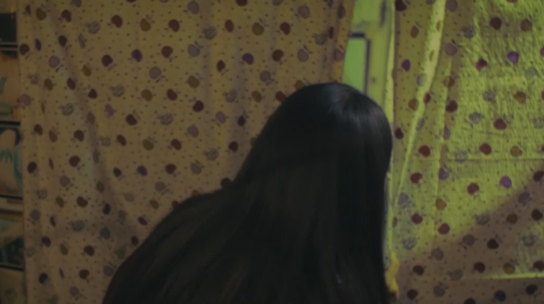 代理情人:美女带帅哥去纹身,见到图案后忍不住哈哈大笑!