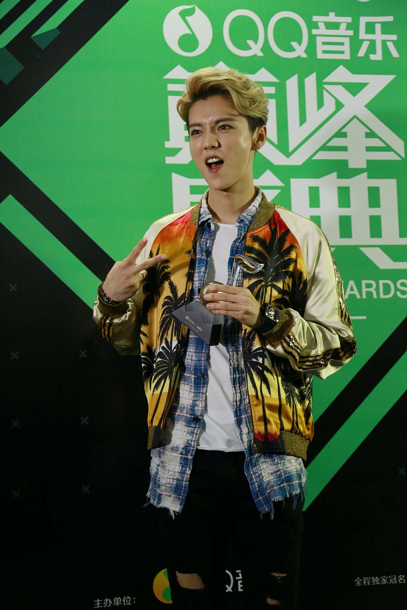 电脑QQ能给非好友发消息，手机QQ却不行？