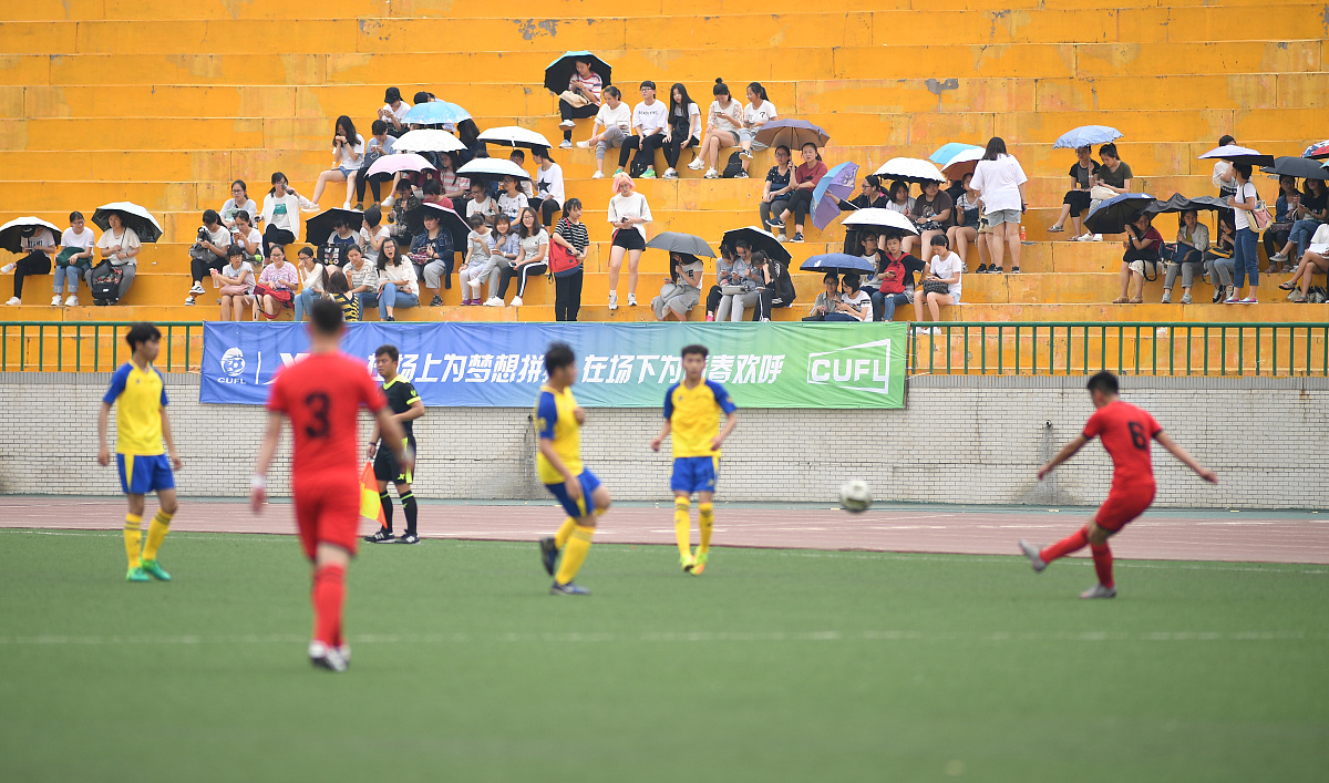 大数据学院足球队双喜临门！男子组3:0战胜马院，女子组1:0力克共管院