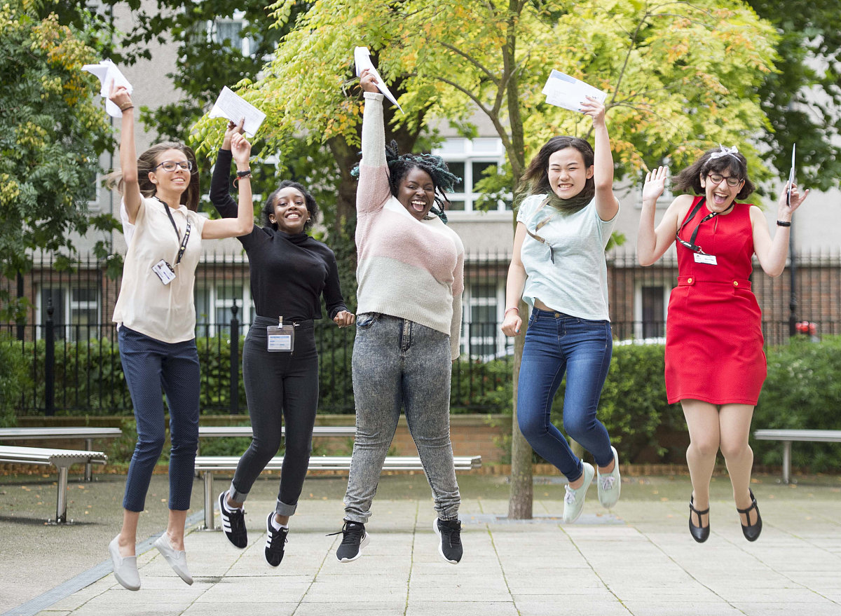 用C#设计学生成绩管理程序。根据学生选修的课程及课程学分和课程成绩计算GPA最后按GPA的值对学生进行排序。=
