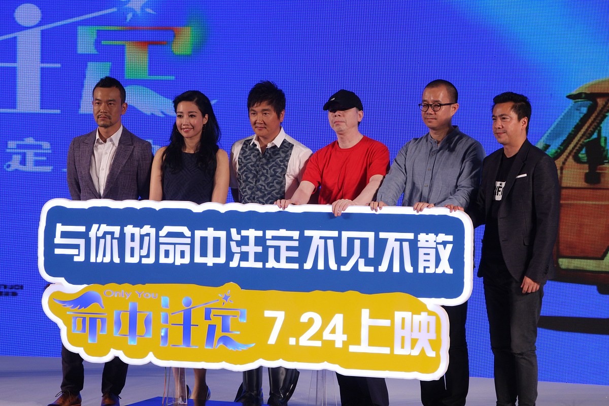 写一首表达平静或者类似情绪的中文摇滚歌曲歌曲表达的主题为勇气歌词结构为Verse1、Verse2、Pre-Chorus1、Chorus1、Chorus2、Verse3、Verse4、Chorus3、Bridge1、Chorus4并确保Verse1、Verse2、Pre-Chorus1、Chorus1、Chorus2、Verse3、Verse4、Chorus3、Bridge1、Chorus4歌词不重