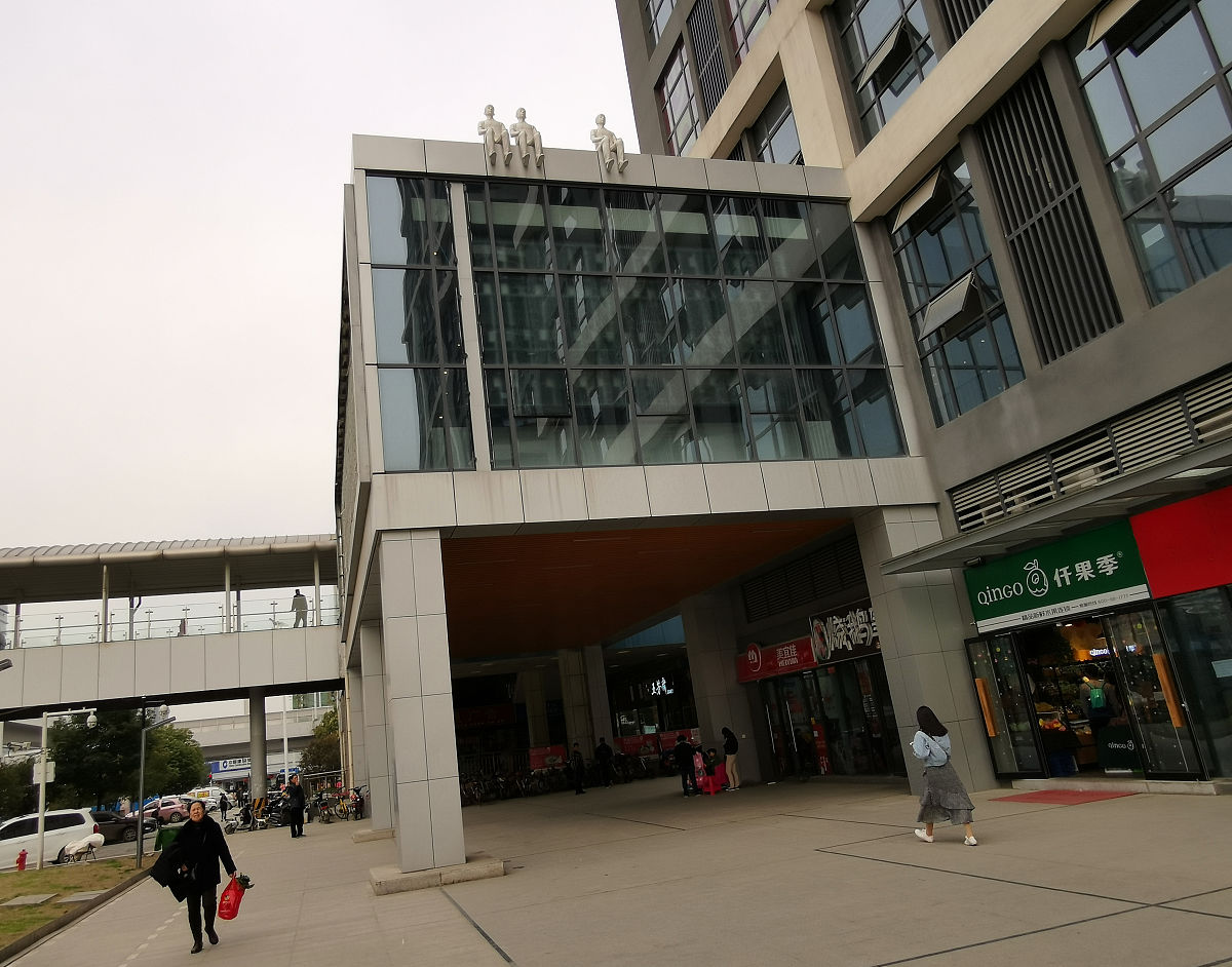 南昌市高新开发区3号线火炬广场地铁站附近1公里内有哪些中小学和商业资源