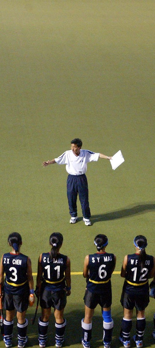   2004年10月21日,为备战11月的阿根廷世界女曲冠军杯赛,中国女子曲棍