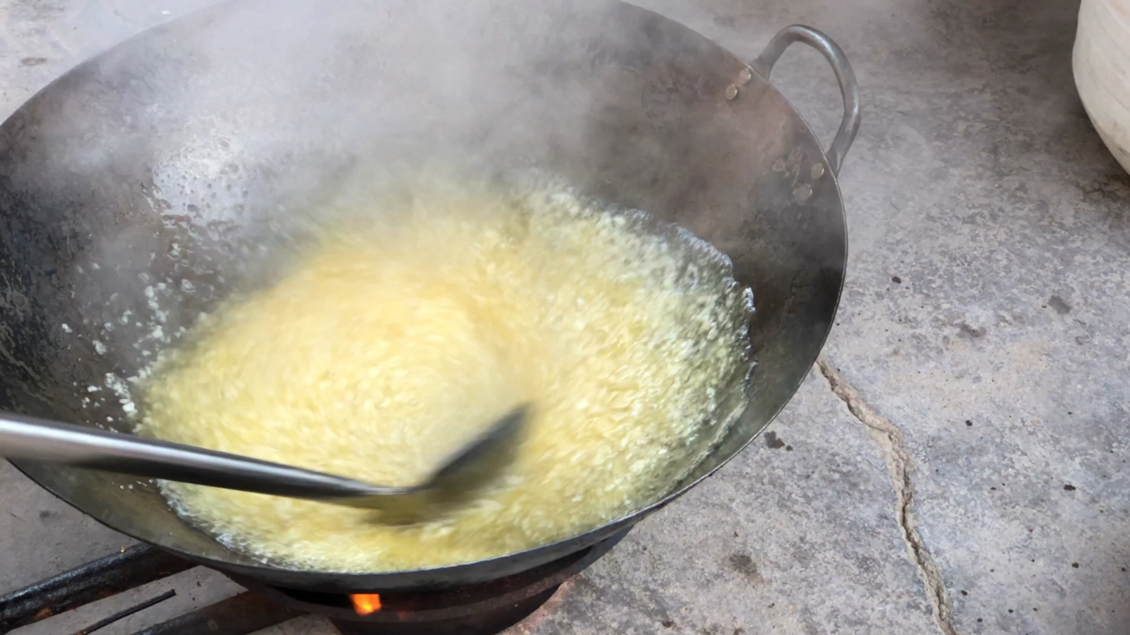 烧烤店生蚝,扇贝好吃关键看蒜蓉酱,我师傅的秘制蒜蓉酱交给你