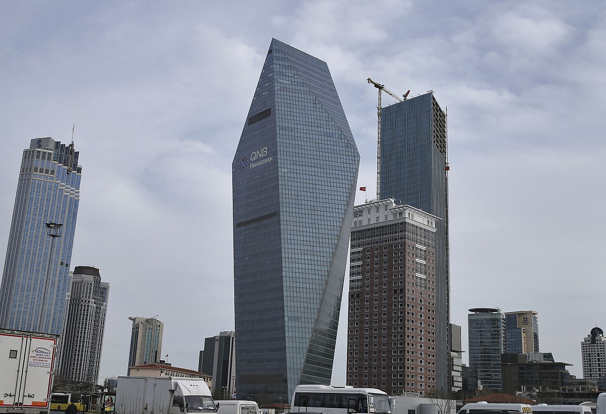 当地时间2018年3月21日,土耳其伊斯坦布尔,41层的qnb银行水晶塔,由hen