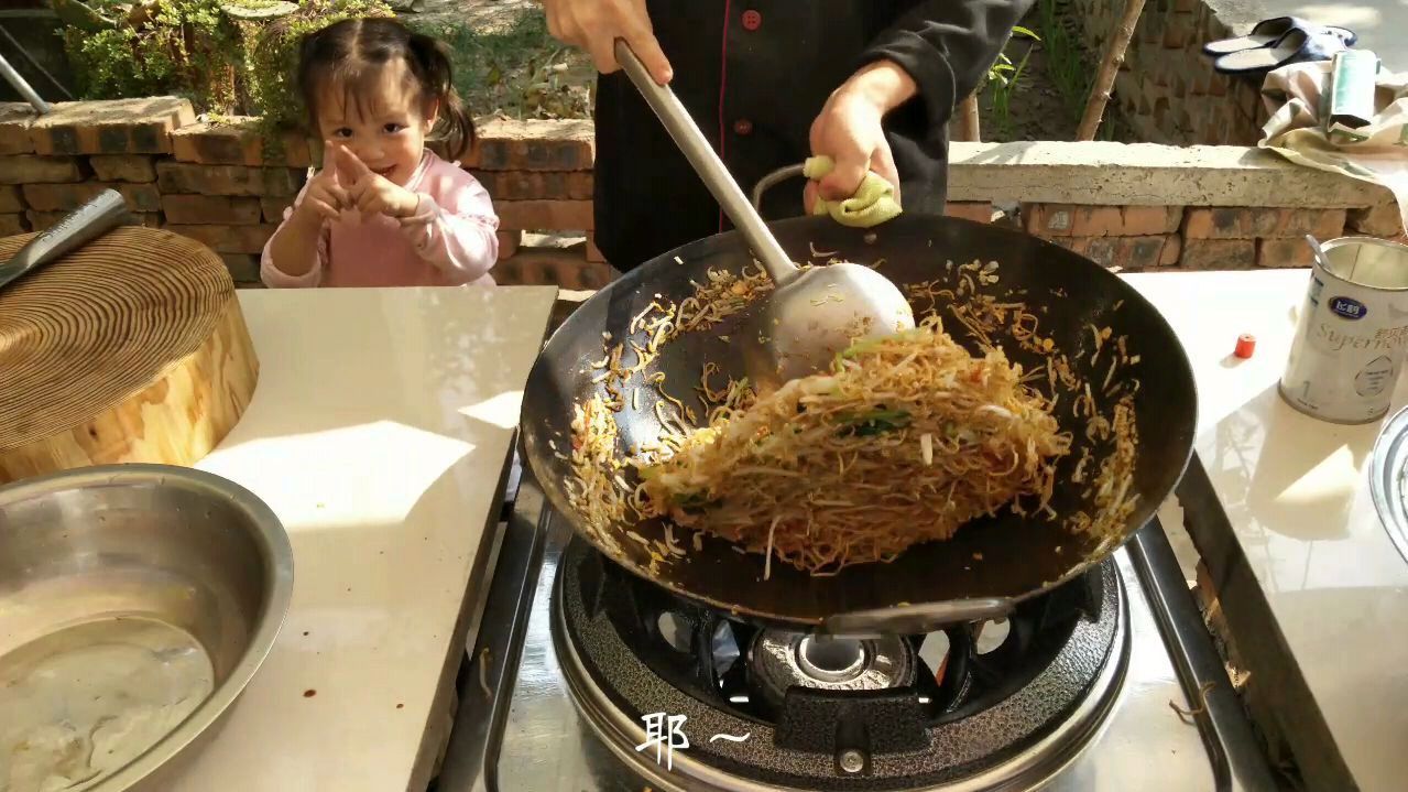 厨师长教你:正宗河南农村特色炒面,还是小时候的配方和味道